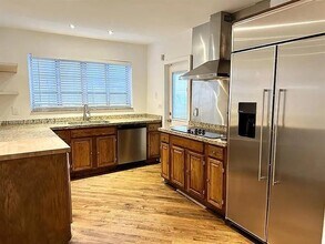 400 NE 86th St in El Portal, FL - Building Photo - Building Photo