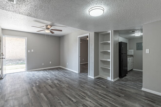 Ten Twelve West in Arlington, TX - Building Photo - Interior Photo