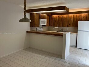 1123 11th Ln in Palm Beach Gardens, FL - Building Photo - Building Photo