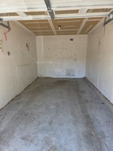 18165 SE Oak St in Portland, OR - Building Photo - Building Photo
