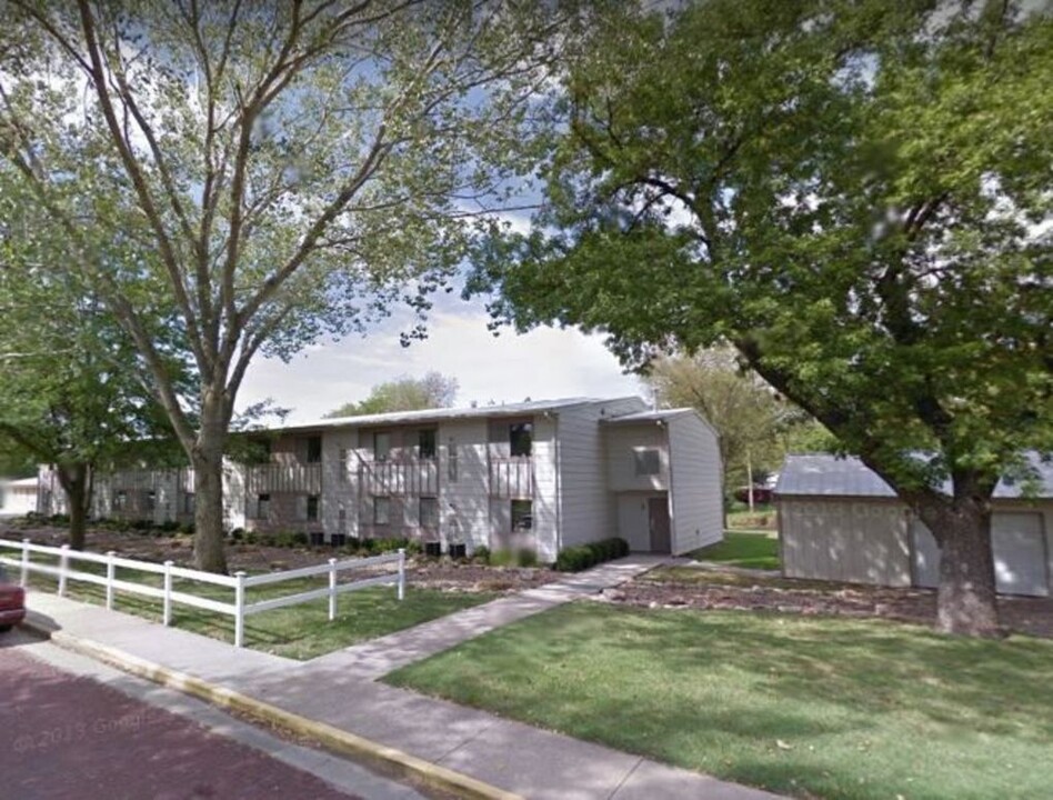 Indian Guide Terrace in Peabody, KS - Building Photo