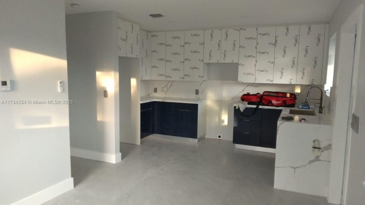 2979 NW 88th St-Unit -2 in Miami, FL - Building Photo