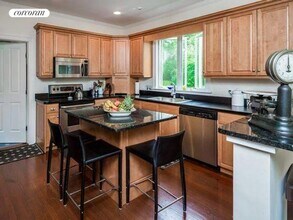12 Cedar Ave in Sag Harbor, NY - Building Photo - Building Photo