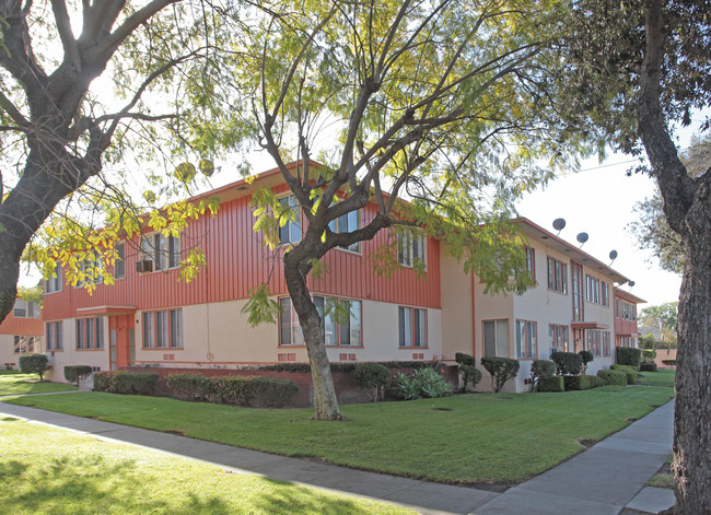 6810-6830 Heliotrope Ave in Bell, CA - Foto de edificio - Building Photo