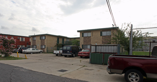 Creekside Apartments in Gretna, LA - Building Photo - Building Photo