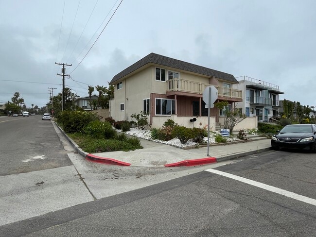 201 4th St in Encinitas, CA - Foto de edificio - Building Photo