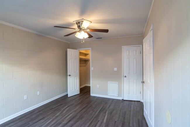2241 W Pensacola St in Tallahassee, FL - Building Photo - Building Photo
