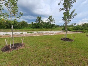 1018 Fayette Ave in Lehigh Acres, FL - Foto de edificio - Building Photo