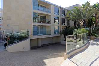 Whispering Sands in La Jolla, CA - Building Photo - Building Photo