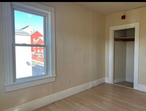 60 Rathbun St, Unit 3R in Woonsocket, RI - Building Photo - Building Photo