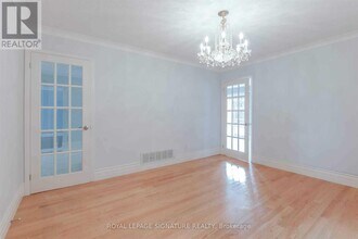 14 Canterbury Crescent in Toronto, ON - Building Photo - Building Photo