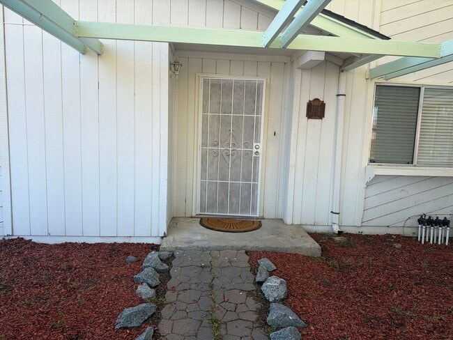 1519 St James Dr in Los Banos, CA - Building Photo - Building Photo