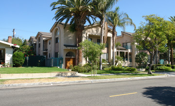 416 N Isabel St in Glendale, CA - Foto de edificio - Building Photo