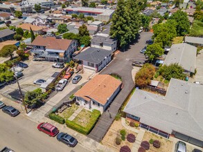 152-158 Smalley Ave in Hayward, CA - Building Photo - Primary Photo