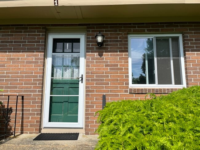 1 Walcott Valley Dr in Hopkinton, MA - Building Photo - Building Photo