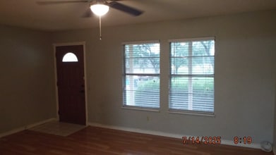126 Hillcrest Dr in La Vernia, TX - Building Photo - Building Photo