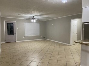 212 S 5th St in Nederland, TX - Building Photo - Building Photo