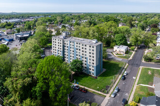 Morrisville Presbyterian Tower in Morrisville, PA - Foto de edificio - Building Photo