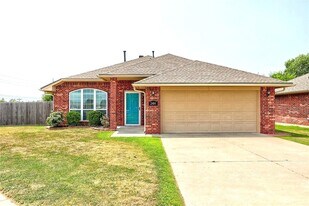 2404 Deer Chase Dr in Norman, OK - Building Photo