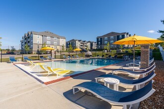 Meadowridge Apartments in St. Charles, MO - Building Photo - Building Photo