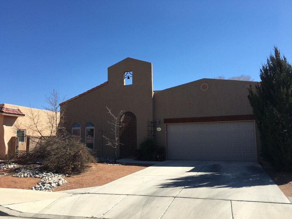 523 Taylor in Los Lunas, NM - Building Photo