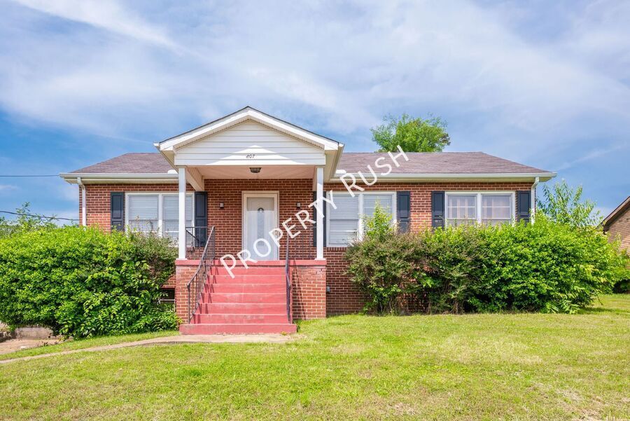 807 Woodland Dr in Rossville, GA - Building Photo