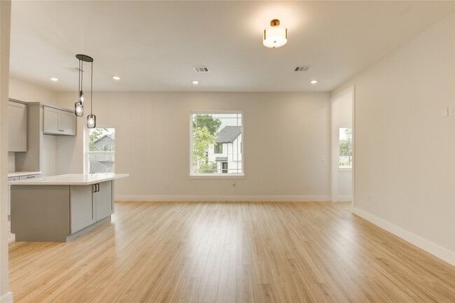 property at 811 E 39th St