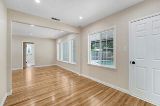 5245 Seville Ave in Los Angeles, CA - Building Photo - Building Photo