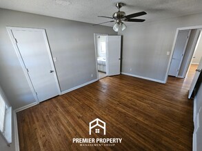 5599 Quince Rd in Memphis, TN - Building Photo - Building Photo