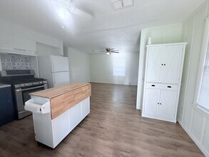 1105 Mildred St in Sulphur, LA - Building Photo - Building Photo
