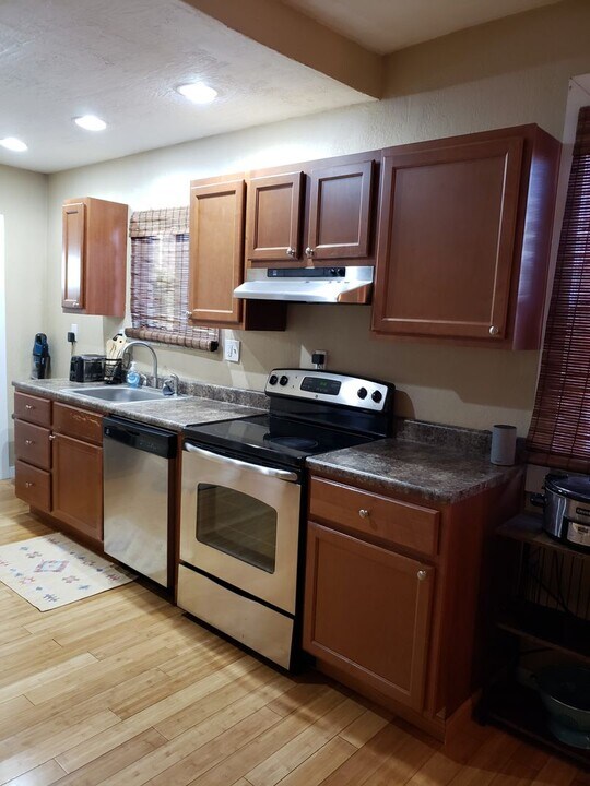 114-43 1/2 43rd 1/2 St in Pittsburgh, PA - Building Photo