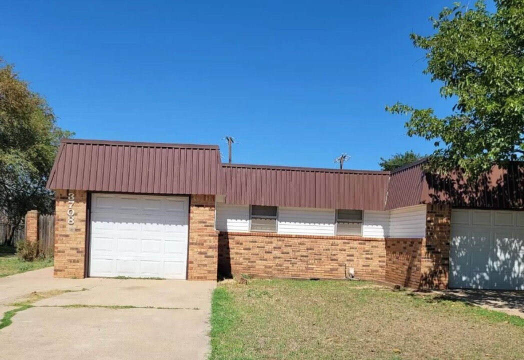 3708 54th St in Lubbock, TX - Building Photo