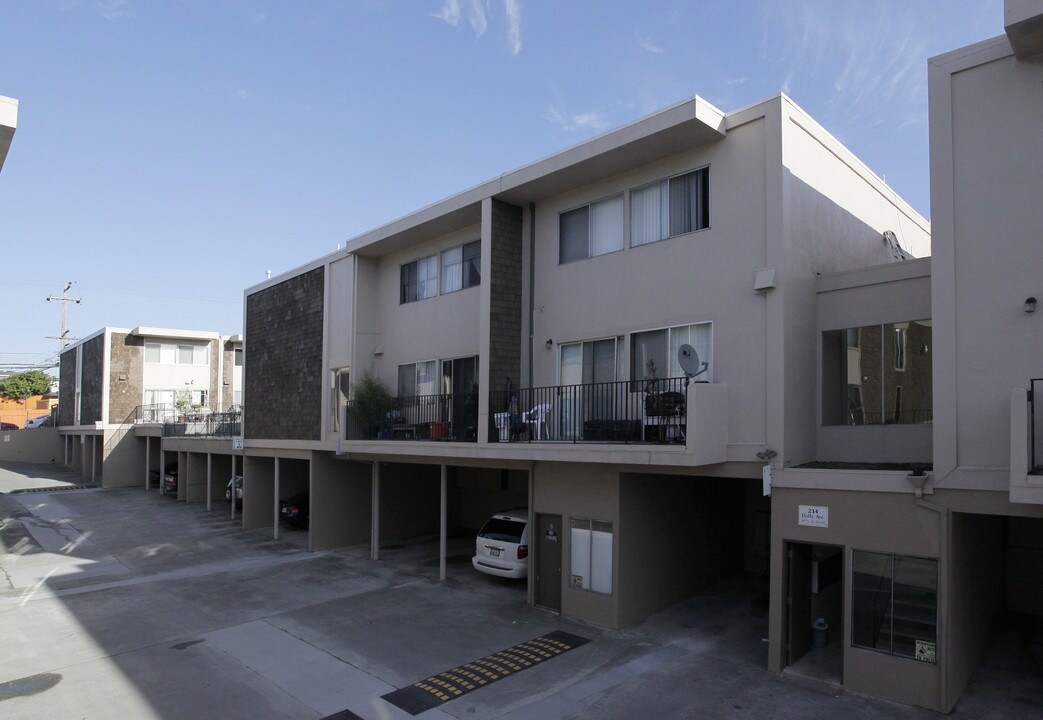 Fernmar North in South San Francisco, CA - Building Photo