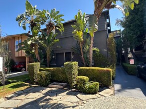 160 S Hayworth Ave in Los Angeles, CA - Building Photo - Building Photo