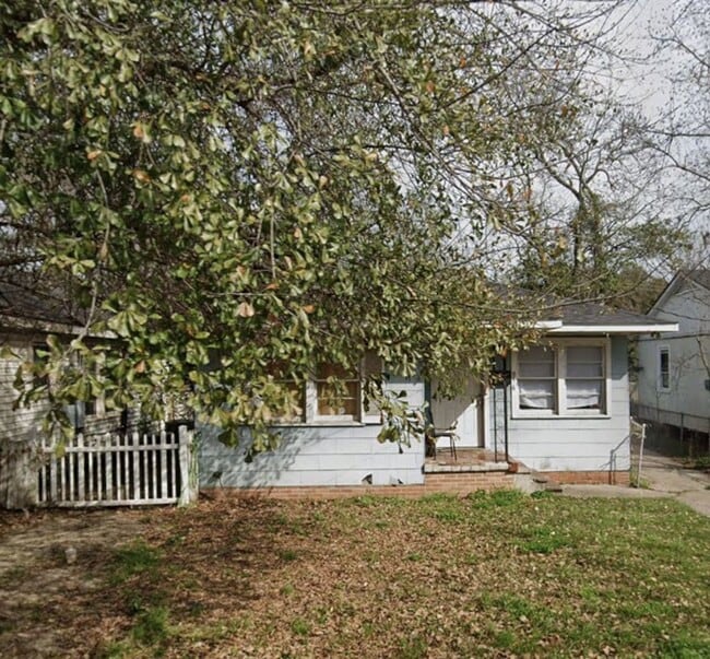 property at 856 W Grant St