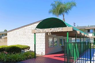 Garden View Apartments in Garden Grove, CA - Building Photo - Building Photo