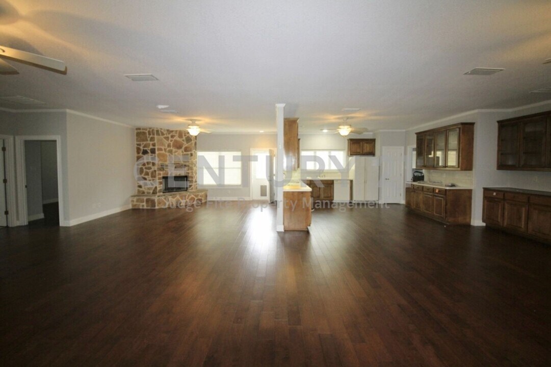 3333 Farmer Rd in Azle, TX - Building Photo