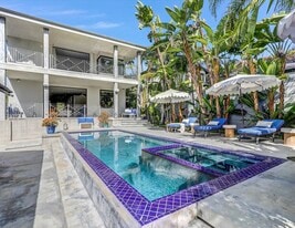 1724 N Sierra Bonita Ave in Los Angeles, CA - Building Photo