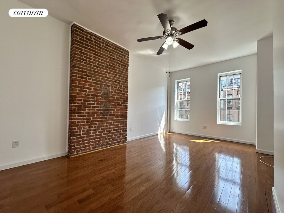 326 E 93rd St in New York, NY - Building Photo