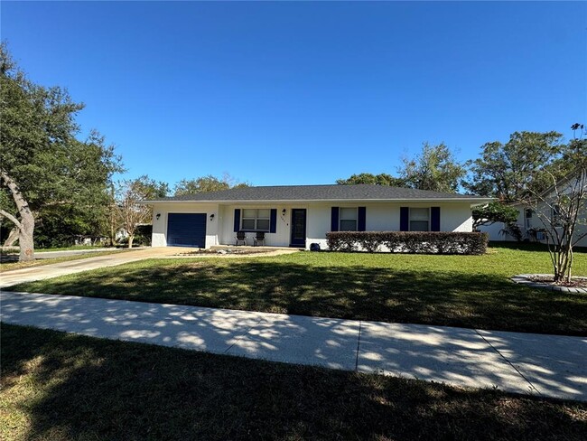 261 N Disston Ave in Clermont, FL - Foto de edificio - Building Photo