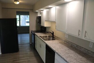312 Rowe Dr in Bloomington, IL - Building Photo - Building Photo