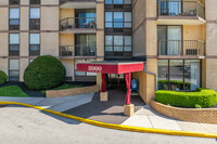 Plymouth Hill Condominiums in Plymouth Meeting, PA - Foto de edificio - Building Photo