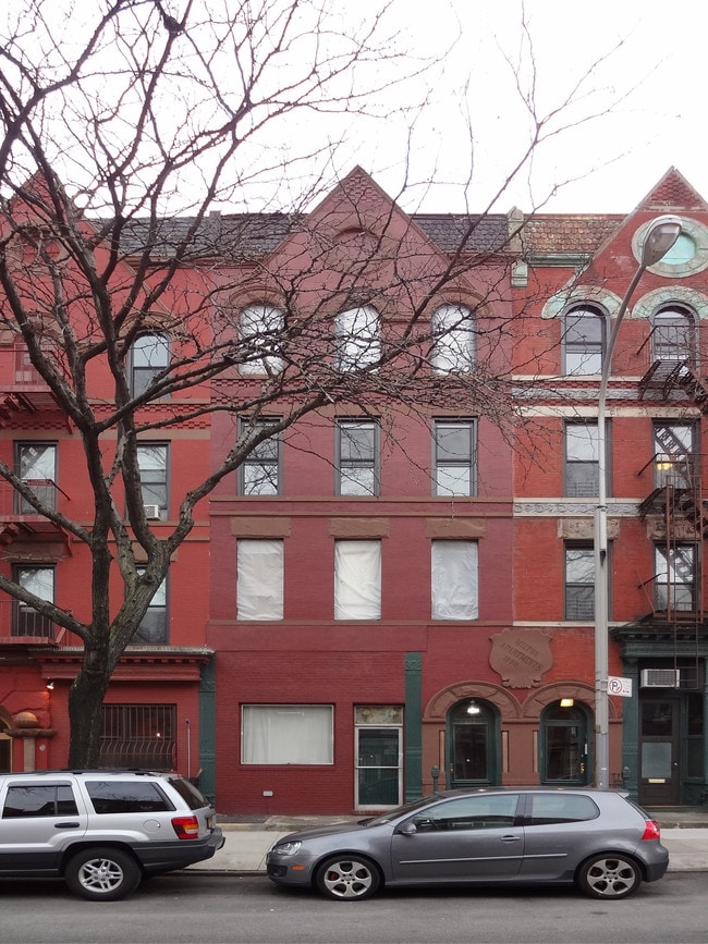 489 Sixth Ave