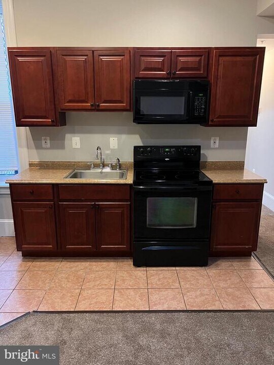 30 E 25th St-Unit -2R in Baltimore, MD - Building Photo