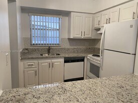 6501 Winfield Blvd in Margate, FL - Building Photo