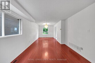 21 Toba Crescent in Brampton, ON - Building Photo - Building Photo