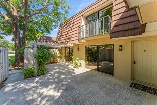 1204 12th Ln in Palm Beach Gardens, FL - Building Photo