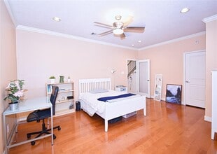 2406 Dorrington St in Houston, TX - Building Photo - Building Photo