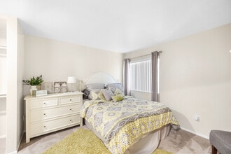 Mountain View Apartments in Moreno Valley, CA - Foto de edificio - Building Photo