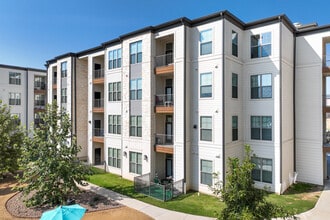 Mustang Ridge Apartments in Weatherford, TX - Building Photo - Building Photo